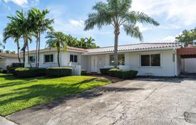 4 dormitorio casa de pueblo 248 m² en Miami, Estados Unidos. $975 000