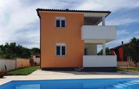 3 dormitorio casa de pueblo 150 m² en Valbandon, Croacia. 500 000 €