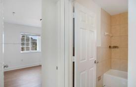 3 dormitorio casa de pueblo 111 m² en Miami, Estados Unidos. $490 000