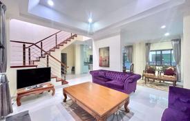 3 dormitorio chalet en Prawet, Tailandia. $2 900  por semana