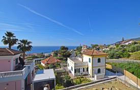 6 dormitorio villa 194 m² en Liguria, Italia. 1 200 000 €