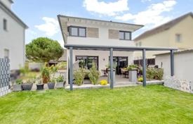 4 dormitorio casa de pueblo 167 m² en Pulheim, Alemania. 890 000 €