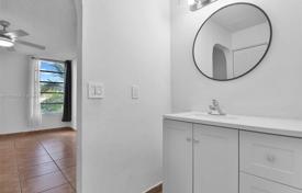 2-dormitorio apartamentos en condominio 85 m² en Miami, Estados Unidos. $299 000