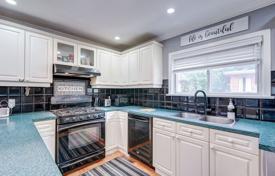 10 dormitorio casa de pueblo en North York, Canadá. C$1 389 000