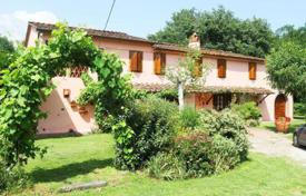9 dormitorio villa 400 m² en Capannori, Italia. 950 000 €
