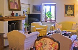 4 dormitorio villa 266 m² en Bucine, Italia. 760 000 €