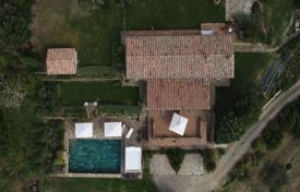 Finca rústica – Montalcino, Toscana, Italia. 2 500 000 €