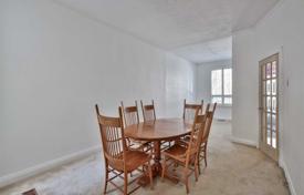 8 dormitorio adosado en Old Toronto, Canadá. C$1 589 000