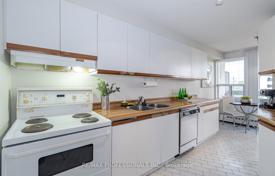 6 dormitorio piso en Etobicoke, Canadá. C$752 000