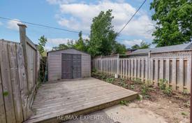 15 dormitorio casa de pueblo en Etobicoke, Canadá. C$1 543 000