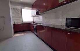 3-dormitorio apartamentos en condominio en Khlong Toei, Tailandia. $3 700  por semana