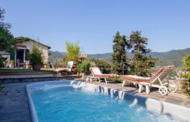 Villa – Rapallo, Liguria, Italia. 9 200 €  por semana