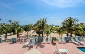 Condominio – Surfside, Florida, Estados Unidos. $749 000