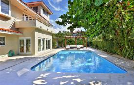 Villa – Key Biscayne, Florida, Estados Unidos. 2 282 000 €