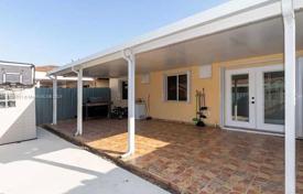 3 dormitorio casa de pueblo 117 m² en Hialeah, Estados Unidos. $440 000