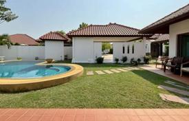 3 dormitorio villa 680 m² en Pattaya, Tailandia. $317 000