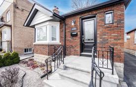 Casa de pueblo – Pape Avenue, Toronto, Ontario,  Canadá. C$1 495 000