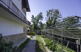 8 dormitorio casa de pueblo 274 m² en City of Zagreb, Croacia. 450 000 €