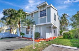 3 dormitorio casa de pueblo 196 m² en Davie, Estados Unidos. $585 000