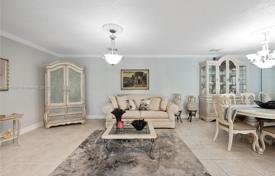 Casa de pueblo – West End, Miami, Florida,  Estados Unidos. $775 000
