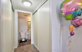 5 dormitorio piso en Yonge Street, Canadá. C$905 000