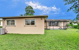 4 dormitorio casa de pueblo 207 m² en Miami, Estados Unidos. $899 000