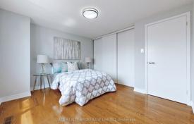 11 dormitorio casa de pueblo en Scarborough, Canadá. C$1 555 000
