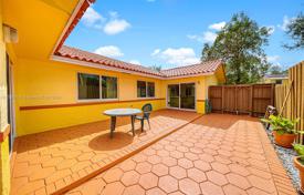 3 dormitorio casa de pueblo 162 m² en Miami, Estados Unidos. $675 000