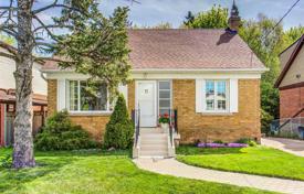 Casa de pueblo – East York, Toronto, Ontario,  Canadá. C$1 229 000