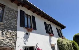 8 dormitorio adosado en Cernobbio, Italia. 740 000 €