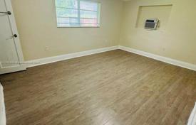 4 dormitorio casa de pueblo 271 m² en Miami, Estados Unidos. $1 200 000