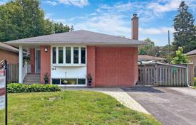 Casa de pueblo – Scarborough, Toronto, Ontario,  Canadá. C$1 258 000