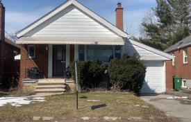 6 dormitorio casa de pueblo en East York, Canadá. C$1 187 000