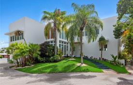 Villa – Coral Gables, Florida, Estados Unidos. 4 661 000 €