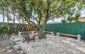 4 dormitorio casa de pueblo 248 m² en Miami, Estados Unidos. $995 000
