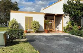 Casa de pueblo – West End, Miami, Florida,  Estados Unidos. $439 000