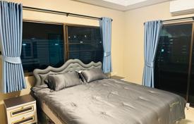 4 dormitorio casa de pueblo 876 m² en Chonburi, Tailandia. $265 000