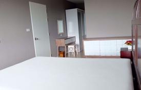 2-dormitorio apartamentos en condominio en Khlong Toei, Tailandia. $213 000