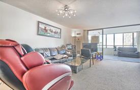 9 dormitorio piso en Scarborough, Canadá. C$971 000
