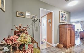 7 dormitorio piso en North York, Canadá. C$1 077 000