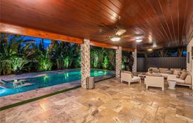 4 dormitorio casa de pueblo 398 m² en Miami, Estados Unidos. $1 449 000