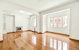 5 dormitorio piso en Barcelona, España. 750 000 €