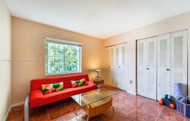 4 dormitorio casa de pueblo 159 m² en Miami, Estados Unidos. $585 000