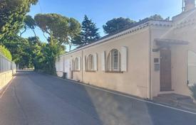 4 dormitorio piso en Cap d'Antibes, Francia. 625 000 €