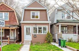 Casa de pueblo – East York, Toronto, Ontario,  Canadá. C$1 449 000