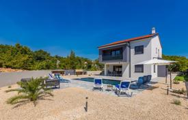 5 dormitorio casa de pueblo 167 m² en Primorje-Gorski Kotar County, Croacia. 650 000 €