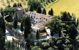 Villa – Florencia, Toscana, Italia. 9 300 €  por semana