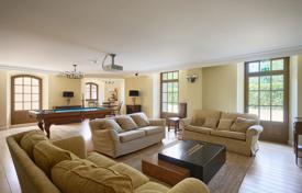 30 dormitorio castillo en Bagnols-en-Forêt, Francia. 28 500 €  por semana