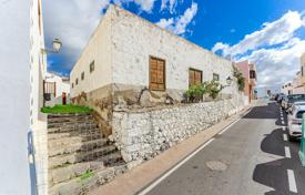 6 dormitorio casa de pueblo 404 m² en Guia de Isora, España. 299 000 €
