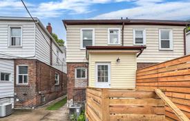 3 dormitorio adosado en Gerrard Street East, Canadá. C$1 339 000